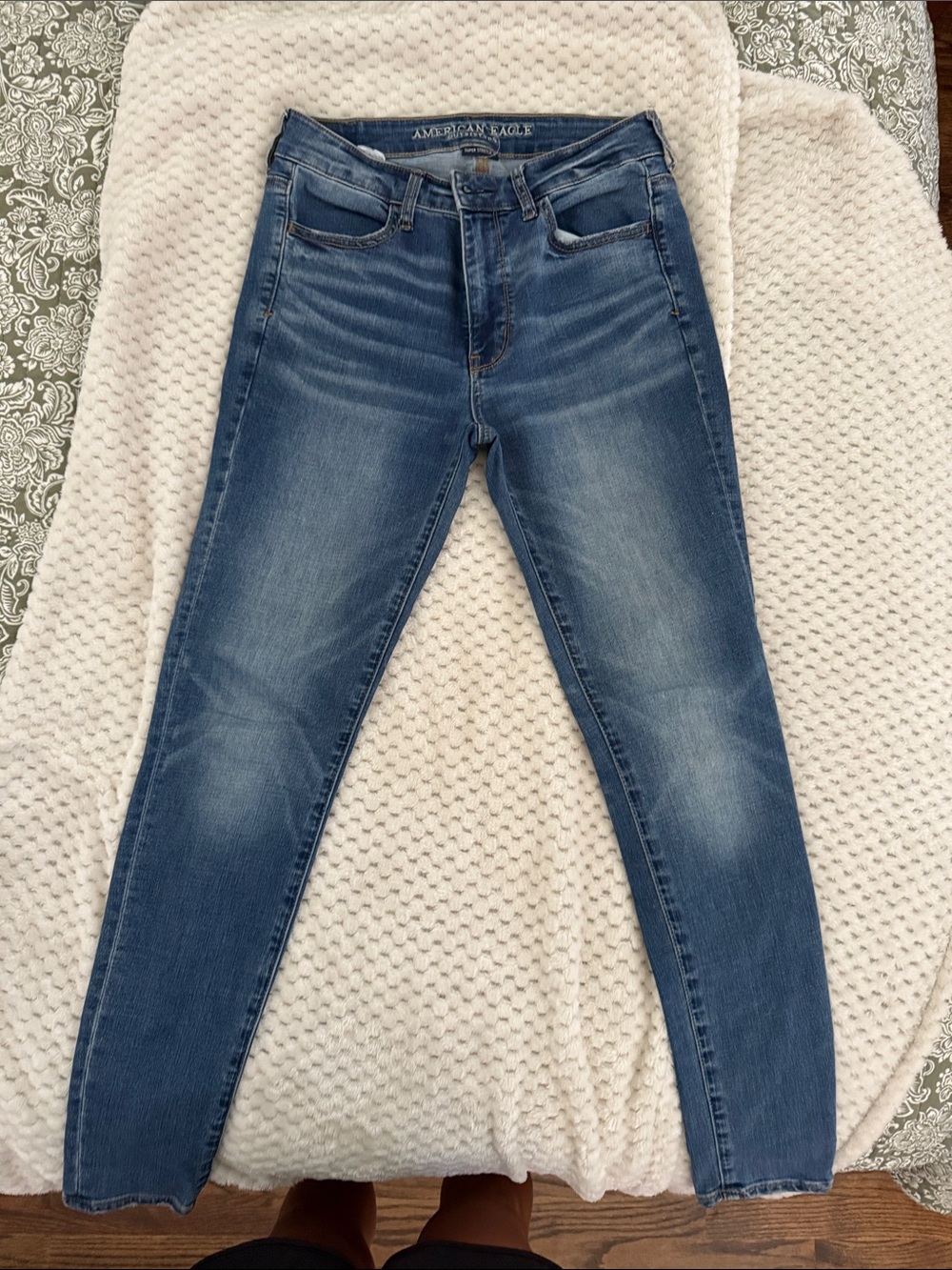 American Eagle Outfitters Skinny Jeans in Medium Blue Wash